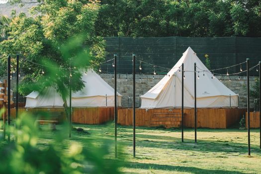 Glamping 2024: Trendy a Tipy pro Výběr Luxusních Stanů